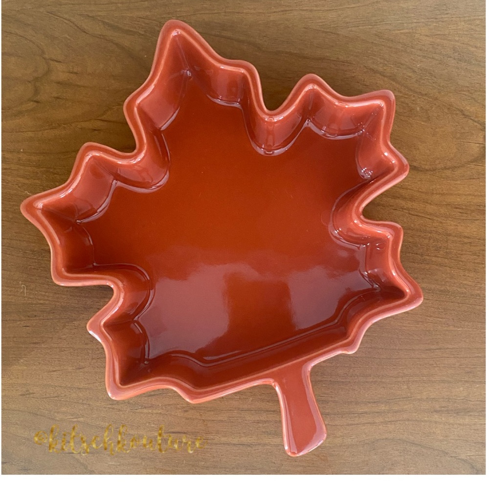 Chantal Maple Leaf One Quart Baking Dish